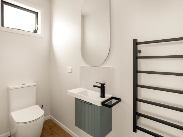 Sunset Views Matarangi - ensuite bathroom